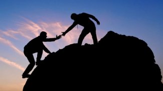 Eksik olanı arar gözler