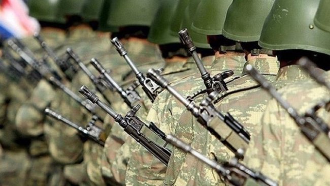 Türkiye'de yeni askerlik sistemi salı günü oylanıyor