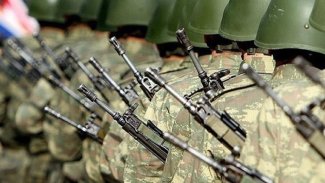 Türkiye'de yeni askerlik sistemi salı günü oylanıyor