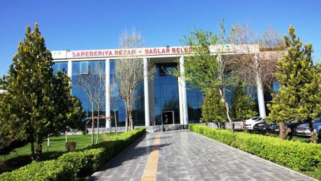 Bağlar'da AK Parti'li belediye başkan yardımcısına 160 lira maaş