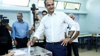 Yunanistan’da seçimin galibi Miçotakis
