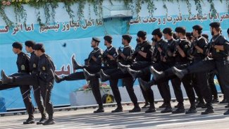 İran'da Devrim Muhafızlarına saldırı