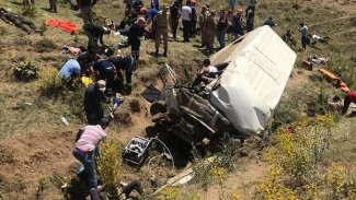 Van'da mültecileri taşıyan minibüs devrildi:14 ölü