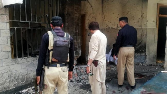 Pakistan'da çifte saldırı: Çok sayıda ölü ve yaralı var