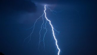 Hindistan'da Yıldırım isabet eden 32 kişi öldü