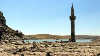Baraj suları çekilince eski köy yeniden göründü