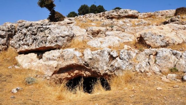 Kaçak kazı Mardin'de bin 500 yıllık tarihi ortaya çıkardı