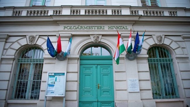 Budapeşte belediye binasına Kürdistan Bayrağı asıldı