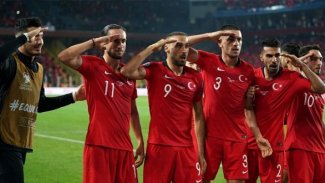 UEFA’dan asker selamı veren Türk futbolcular hakkında karar
