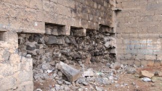 Diyarbakır Surlarının taşları sökülüp satılıyor