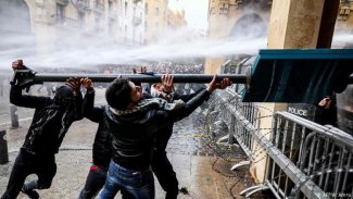 Lübnan'da protesto gösterilerinde 400’e yakın yaralı