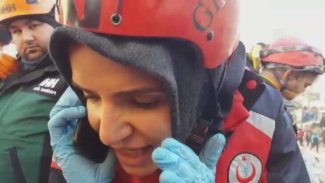 Sağlık görevlisi enkaz altına Kürtçe mesaj gönderdi