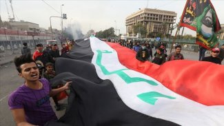 Irak'ta göstericiler yolları kapattı
