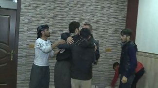 IŞİD iki Kürt genci serbest bıraktı