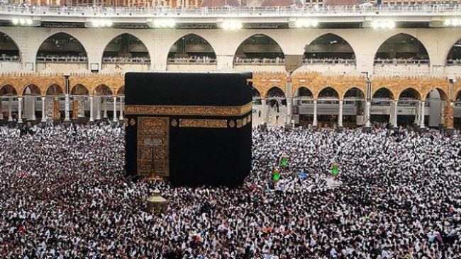 Suudi Arabistan, koronavirüs nedeniyle umre ziyaretlerini askıya aldı