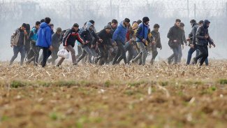 Yunanistan'dan mültecilere mali yardımı kesme kararı 