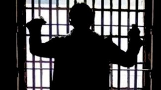 İşkencecisinin takibinden kurtulamadı, ölüm orucuna başladı