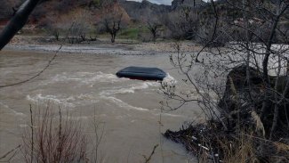 Munzur Çayı’nda askerlerin botu devrildi: 1 asker kayıp