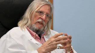 Sıtma ilacı ile koronavirüsü yenen Fransız doktor ölüm tehditleri alıyor