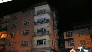 Elazığ’da 5 katlı binanın çatısı çöktü