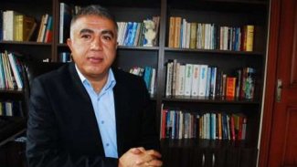 Batman'da kayyum Kürt dilbilimci Zana Farqini'yi işten çıkardı