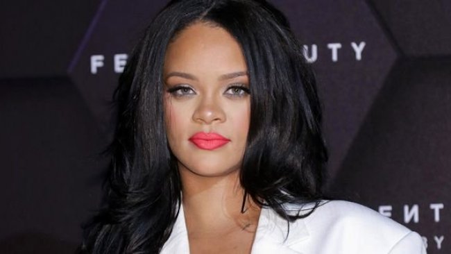 Rihanna: Dünyayı kurtarmaya çalışıyorum!