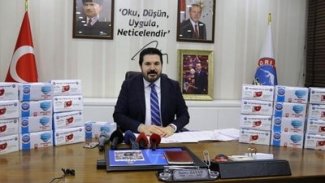 Ağrı Belediye Başkanı Savcı Sayan Trump ve Hollywood yıldızlarına maske gönderecek