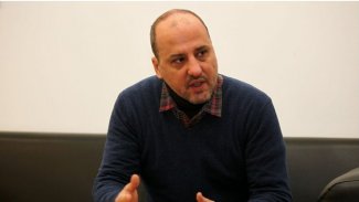 Ahmet Şık: 'komplo teorilerine itibar etmeyin'