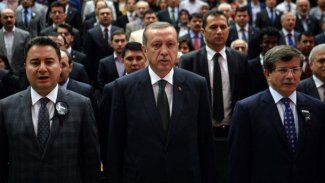 MetroPOLL anketi: Erdoğan’ın popülaritesi düşüyor, Davutoğlu ve Babacan yükselişte