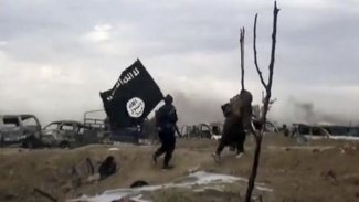 IŞİD, Şam-Deyr ez-Zor yolunu kesti: 4 ölü