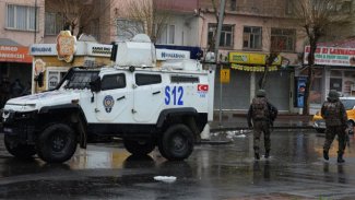 Bağlar'da bir polis öldürüldü
