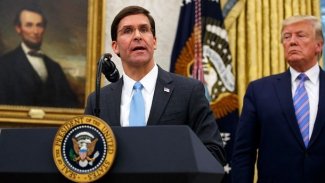 WSJ: Trump, Esper'i görevden almanın eşiğinden döndü