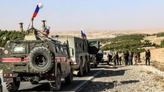 Rus askeri konvoyu Haseke'deki kasabaya konuşlandı