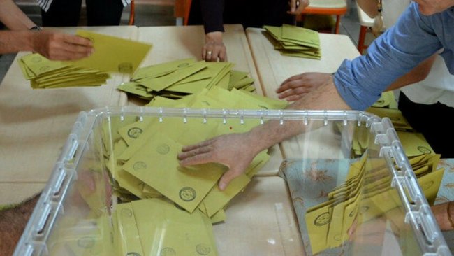 İttifak yapmayanlar için seçim barajı düşüyor