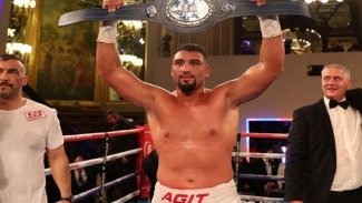 Kürt boksör Avrupa Ağır Siklet Şampiyonu oldu