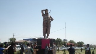 Enfal Katliamı'nın anısına 'Enfal Annesi' heykeli dikildi