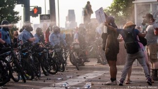 ABD polisi bir siyahı daha vurdu