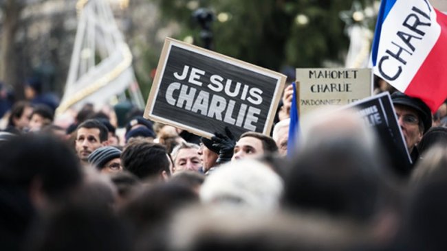 Charlie Hebdo, Hz. Muhammed karikatürlerini yeniden yayımlıyor