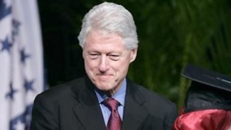 Clinton: Trump, Beyaz Saray’ın etrafına kum torbaları yığacak