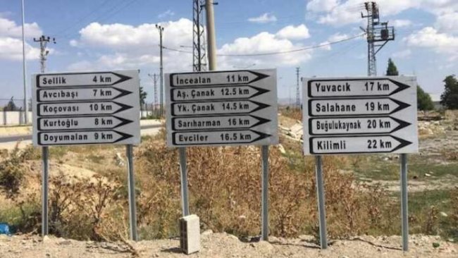 Çaldıran’da Kürtçe tabelalar söküldü