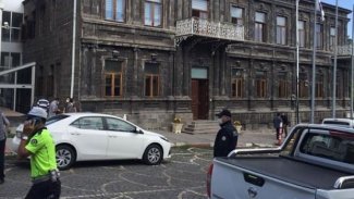 Kayyumun ilk icraatı Kürtçe hesabı silmek oldu