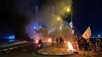 Irak'ta parti binaları ateşe verildi!