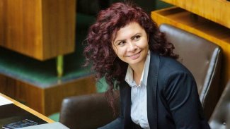 Kürt siyasetçi, Avusturya'da seçimlerde yeniden milletvekili seçildi