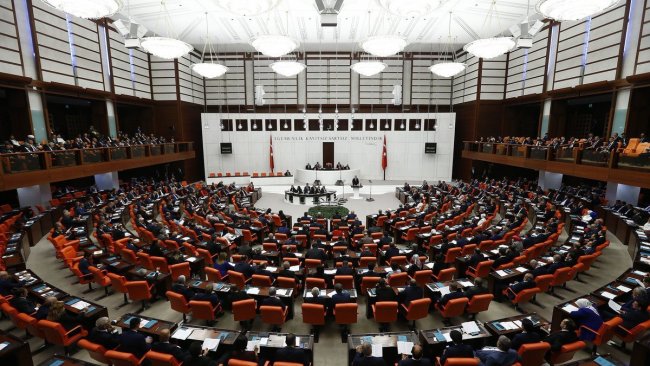 AK Parti, CHP, MHP ve İYİ Parti’den ortak Macron bildirisi