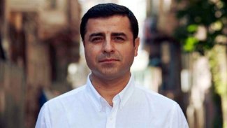 Demirtaş: Bedel ödeyen on milyonların onurlu duruşuna bakıyorum...