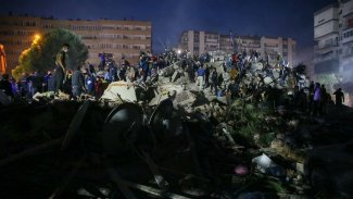 İzmir'deki depremde ölü sayısı 12'ye yaralı sayısı 419'a yükseldi