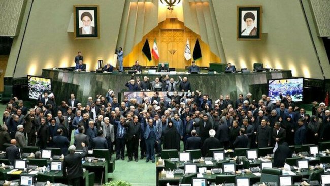 İran'da 'nükleer faaliyetleri hızlandırma' tasarısı onaylandı
