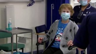 İngiltere'de onay verilen ilk aşı yapıldı!