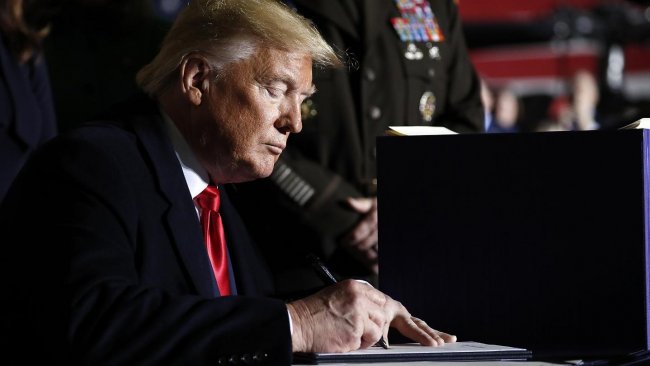 Bloomberg: Trump, Türkiye'ye S-400 yaptırımlarını içeren tedbir paketini imzaladı