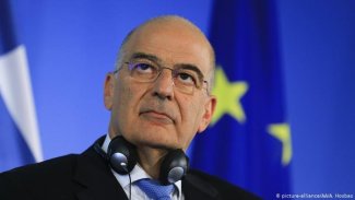 Çavuşoğlu ile Dendias arasında sosyal medyada 'yeni yıl' gerginliği